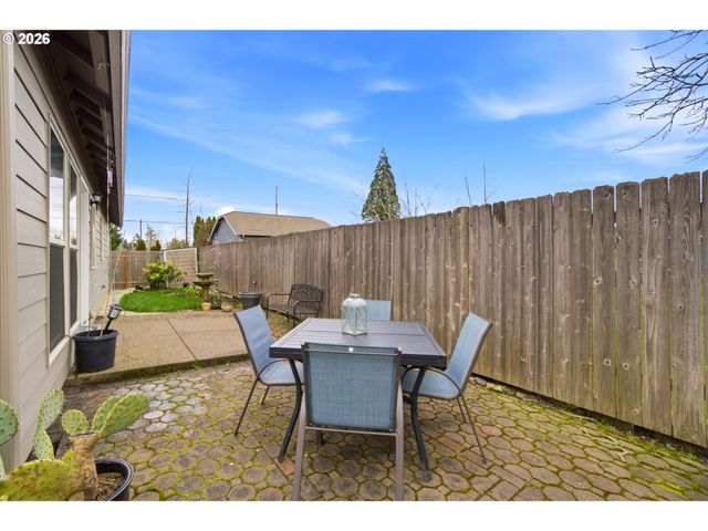 272 LAURINE St Ne, Salem, OR 97301