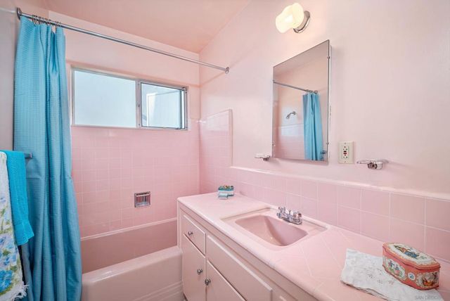2244 Penrose, San Diego, CA 92110