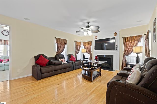 10 Ridgeleigh Way, Simpsonville, SC 29681