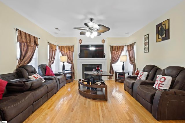 10 Ridgeleigh Way, Simpsonville, SC 29681