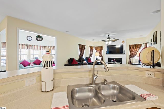 10 Ridgeleigh Way, Simpsonville, SC 29681