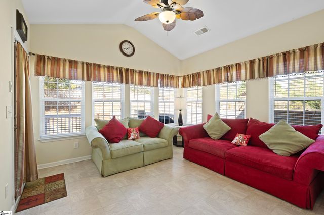 10 Ridgeleigh Way, Simpsonville, SC 29681