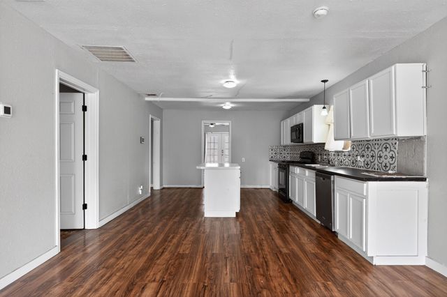 205 S Mable Street, Ferris, TX 75125