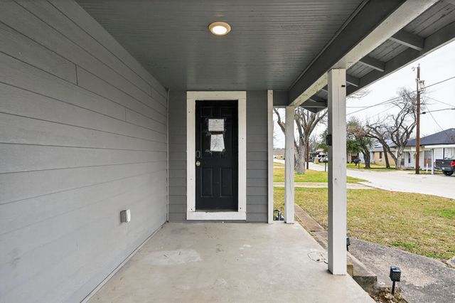 205 S Mable Street, Ferris, TX 75125