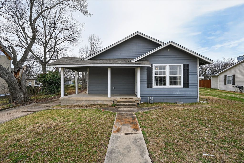 205 S Mable Street, Ferris, TX 75125