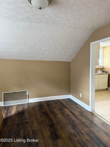 665 S 39th St, Louisville, KY 40211