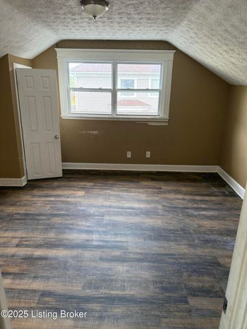 665 S 39th St, Louisville, KY 40211