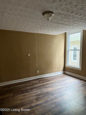 665 S 39th St, Louisville, KY 40211