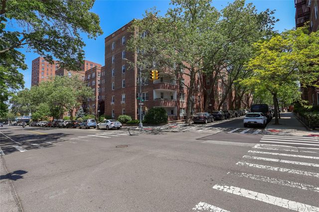 63-61 99th Street E6, Rego Park, NY 11374