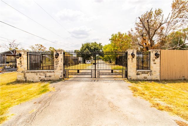 1214 Bittle Lane, Bryan, TX 77801
