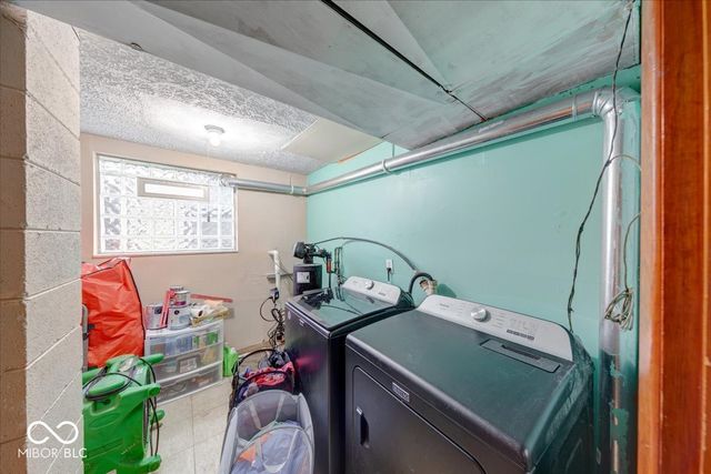 1037 W Main Street, Greenwood, IN 46142