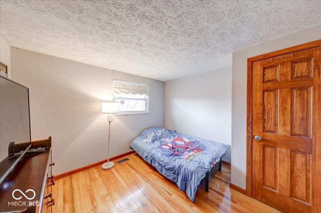 1037 W Main Street, Greenwood, IN 46142