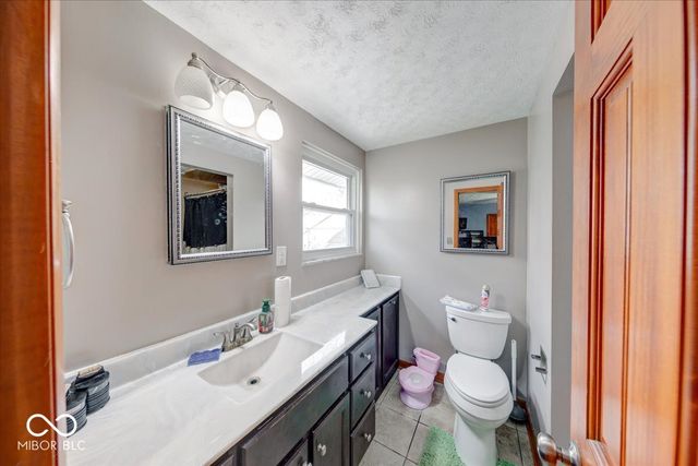 1037 W Main Street, Greenwood, IN 46142