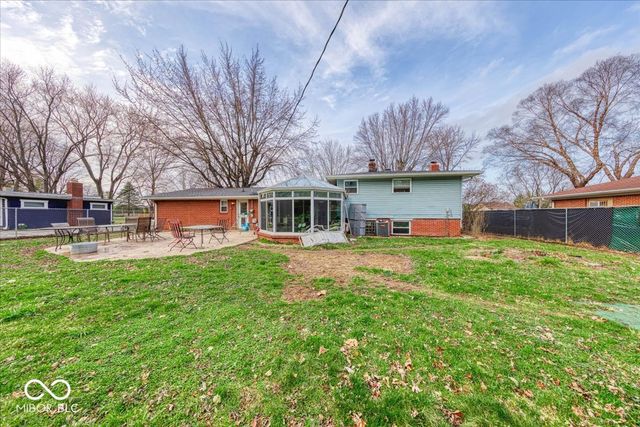 1037 W Main Street, Greenwood, IN 46142