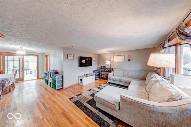 1037 W Main Street, Greenwood, IN 46142