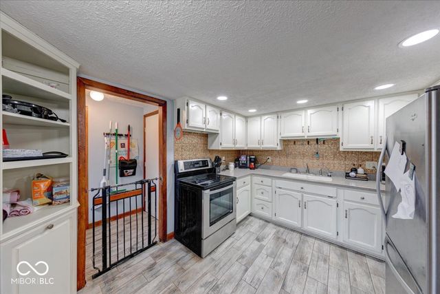 1037 W Main Street, Greenwood, IN 46142