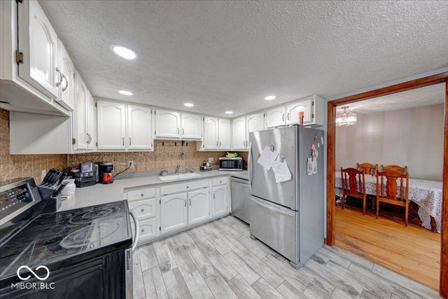 1037 W Main Street, Greenwood, IN 46142