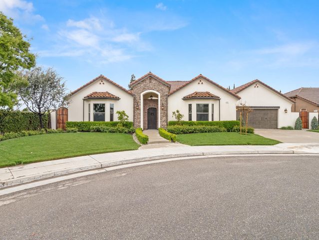 2567 E Sarazen Avenue, Fresno, CA 93730