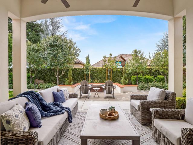 2567 E Sarazen Avenue, Fresno, CA 93730