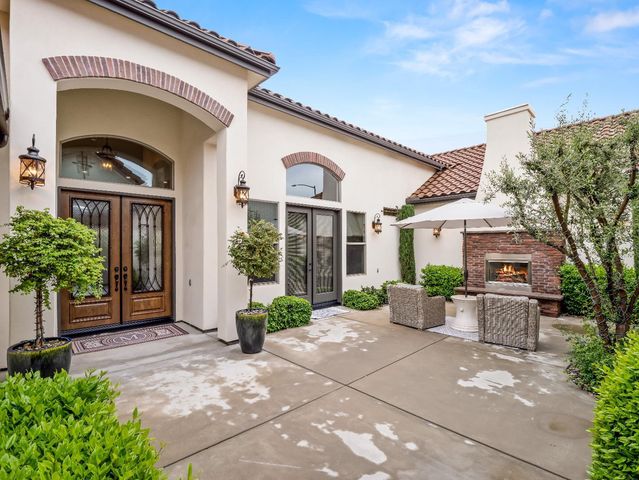 2567 E Sarazen Avenue, Fresno, CA 93730