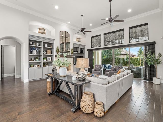 2567 E Sarazen Avenue, Fresno, CA 93730