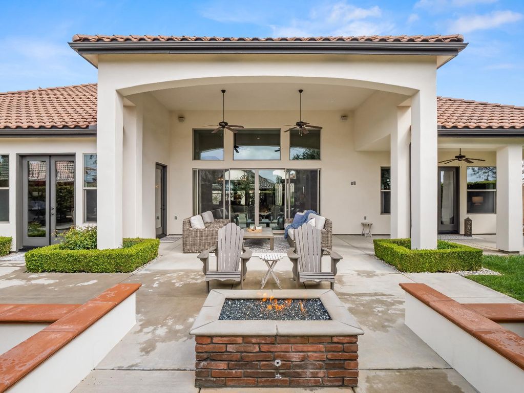 Image 36 of property listing at 2567 E Sarazen Avenue, Fresno, CA 93730