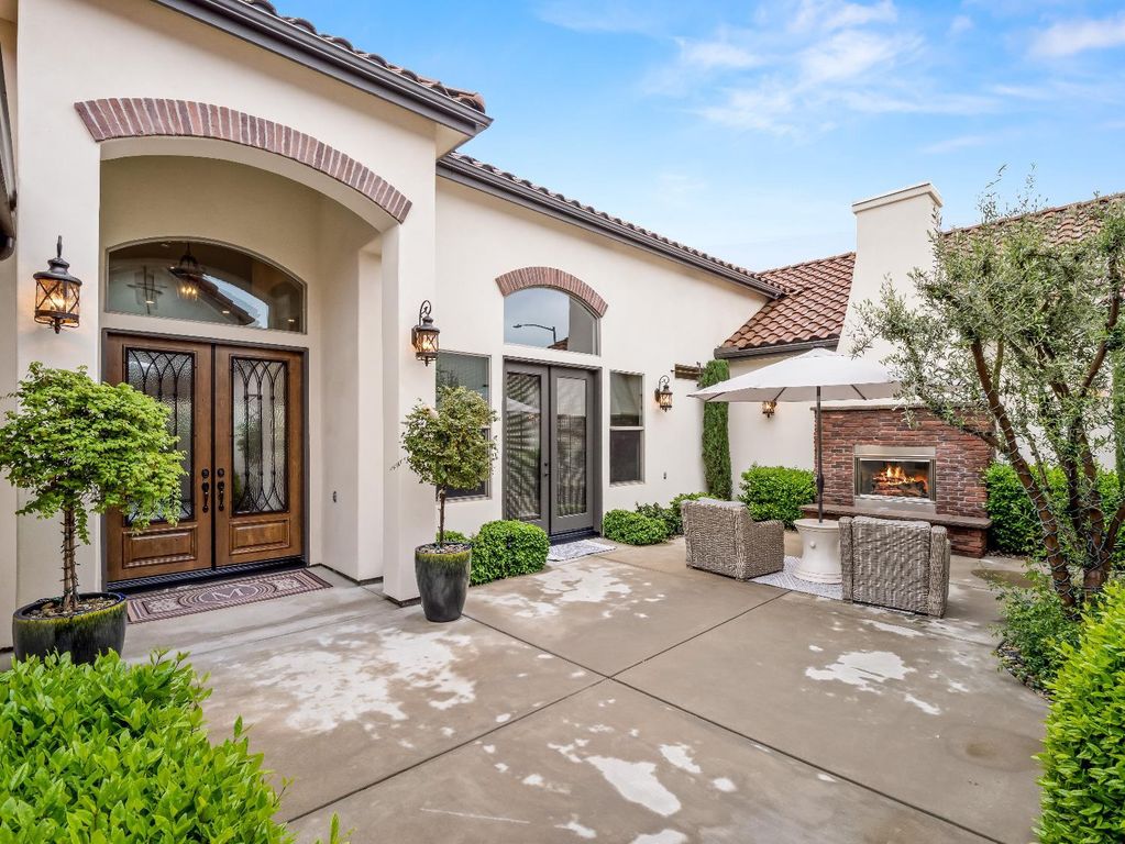 Image 4 of property listing at 2567 E Sarazen Avenue, Fresno, CA 93730