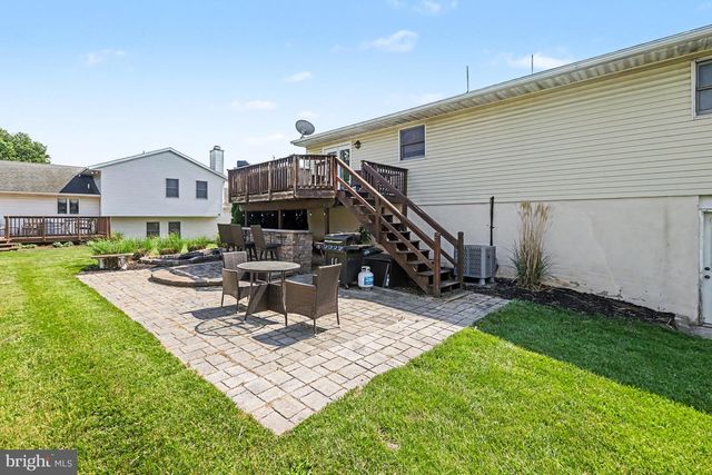 212 BRUNSWICK LN, Palmyra, PA 17078