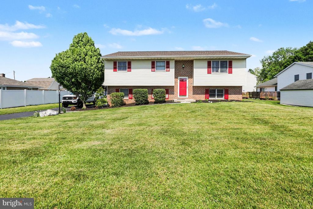 212 BRUNSWICK LN, Palmyra, PA 17078