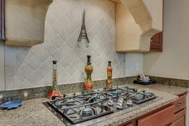 6631 Via Positano 202, Irving, TX 75039