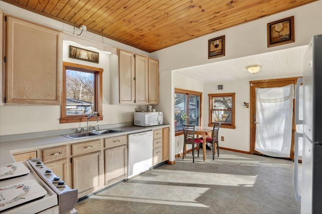 825 Harlem Road, Machesney Park, IL 61115