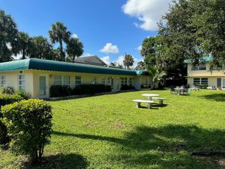 1917 NE 2ND Street 2, Deerfield Beach, FL 33441