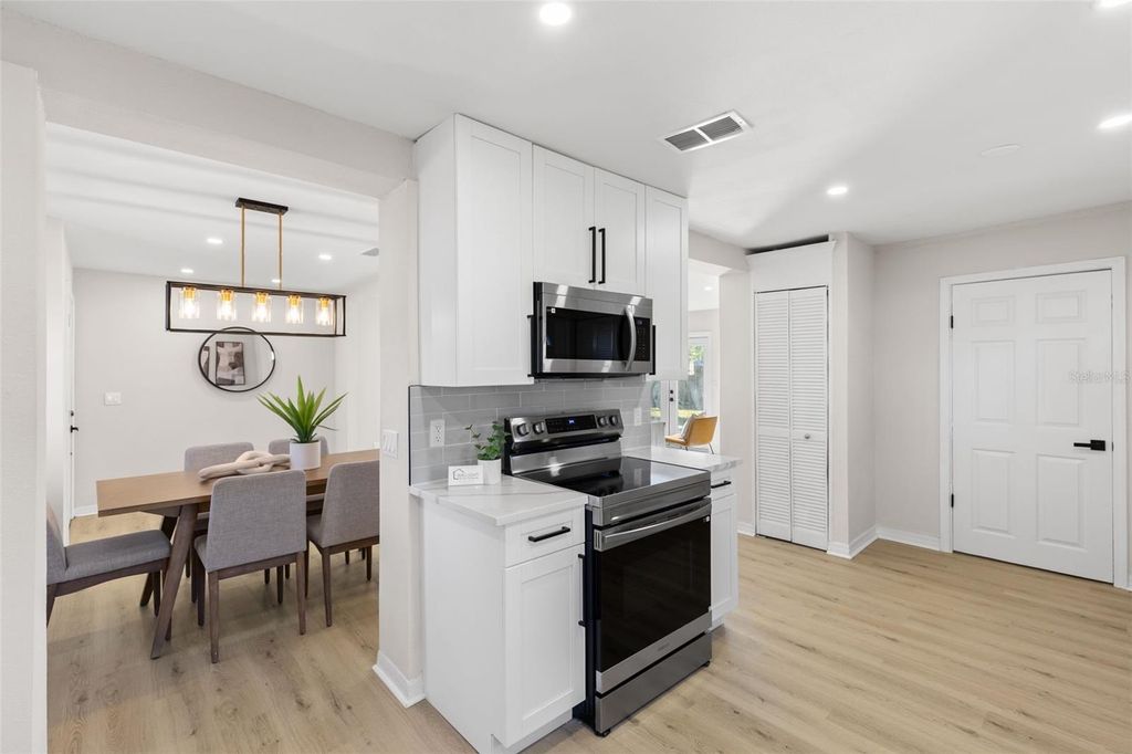 Image 12 of property listing at 7301 S WEST SHORE BOULEVARD, Tampa, FL 33616