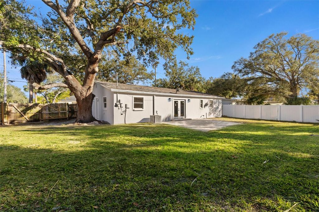 Image 22 of property listing at 7301 S WEST SHORE BOULEVARD, Tampa, FL 33616