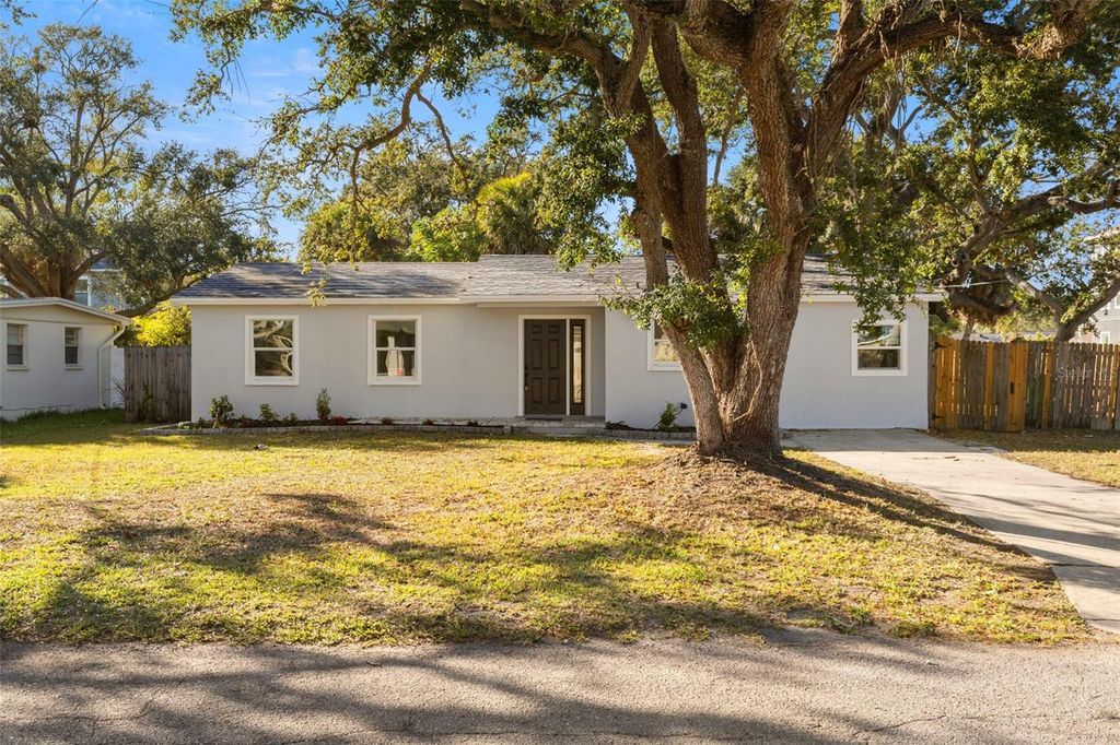 Image 25 of property listing at 7301 S WEST SHORE BOULEVARD, Tampa, FL 33616