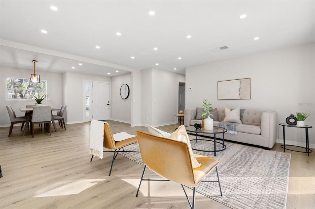 Image 6 of property listing at 7301 S WEST SHORE BOULEVARD, Tampa, FL 33616