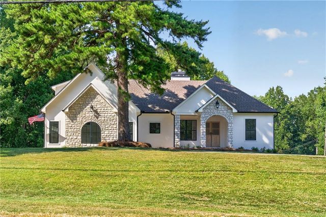 284 Braswell Mountain Road, Dallas, GA 30132