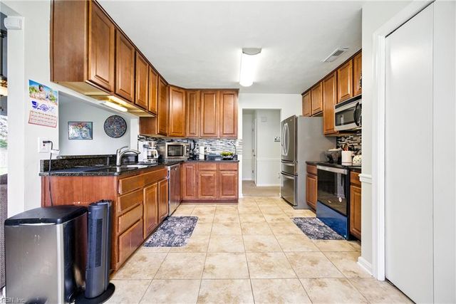 410 Collier CRES, Suffolk, VA 23434