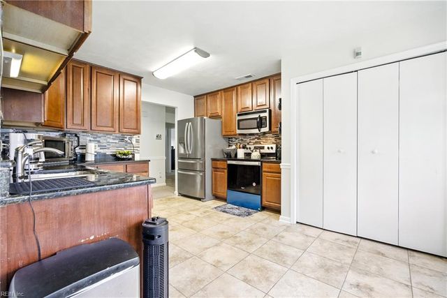 410 Collier CRES, Suffolk, VA 23434