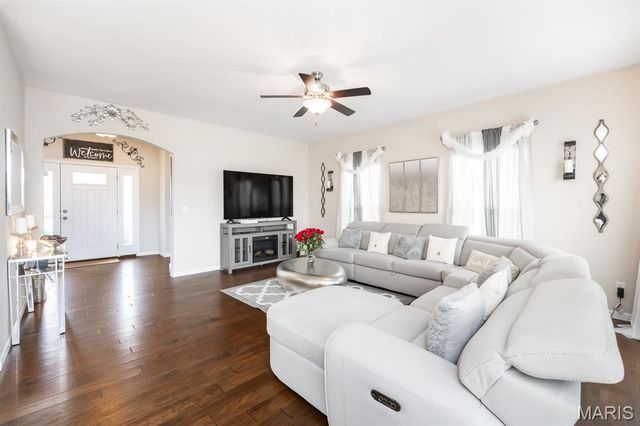 850 Bluff Ridge Lane, Shiloh, IL 62221