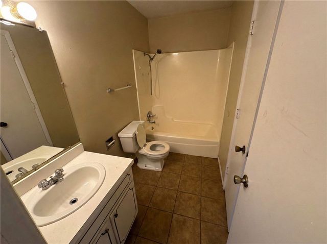 811 N 15th Street, Rogers, AR 72756