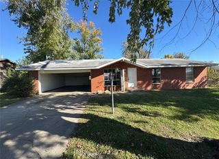 811 N 15th Street, Rogers, AR 72756