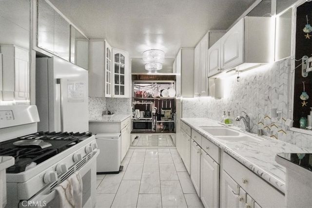 22111 Covello, Canoga Park, CA 91303
