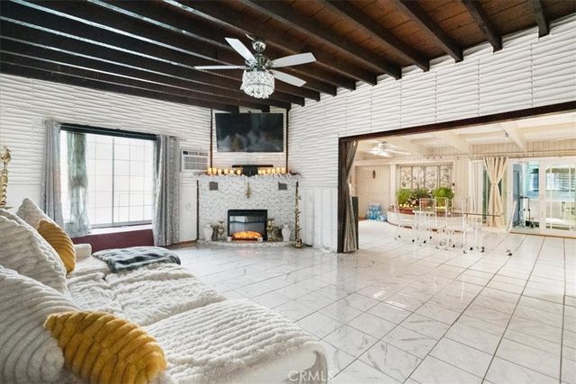 22111 Covello, Canoga Park, CA 91303