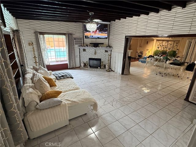 22111 Covello, Canoga Park, CA 91303