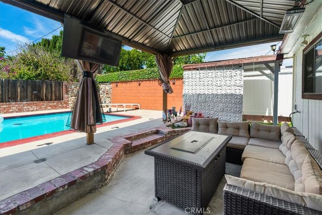 22111 Covello, Canoga Park, CA 91303