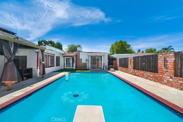 22111 Covello, Canoga Park, CA 91303