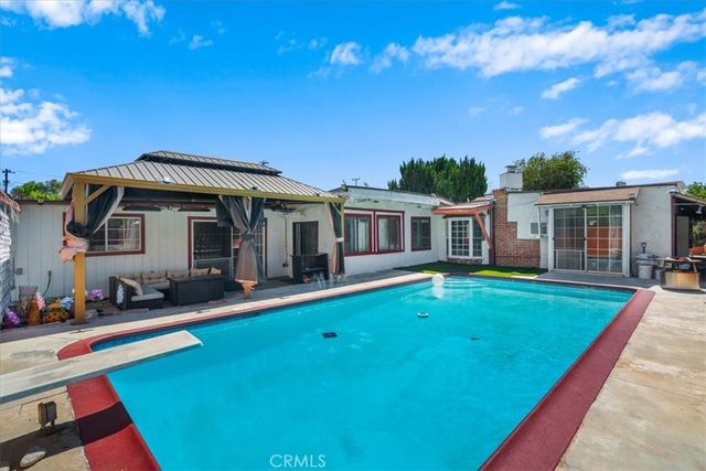 22111 Covello, Canoga Park, CA 91303