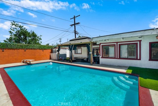22111 Covello, Canoga Park, CA 91303