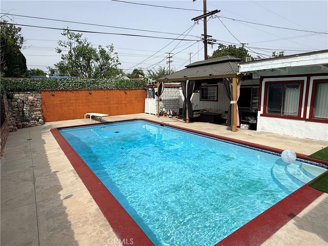 22111 Covello, Canoga Park, CA 91303